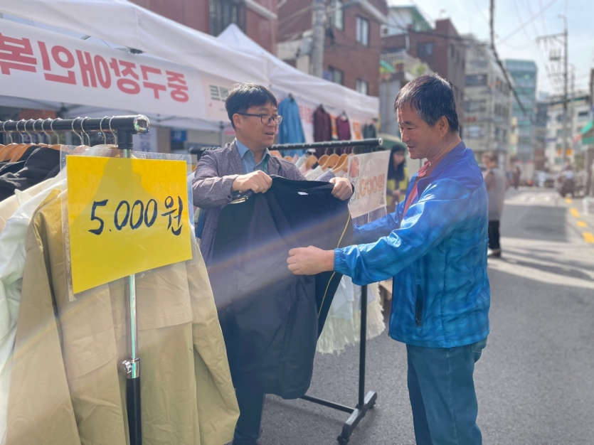 문중호관장님의 고객 응대 사진